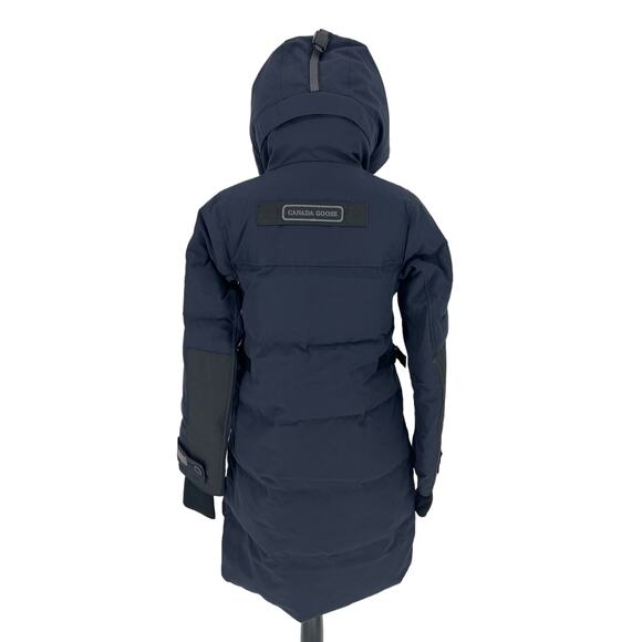 Canada Goose Bennett Parka in Navy & Black - Picture 14 of 16